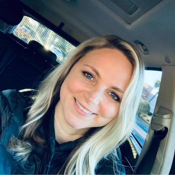 Meet your Posher, Brooke - Picture 1 of 1